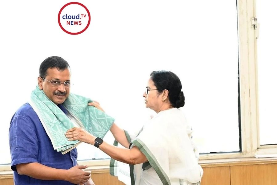 বাংলার ভোটে বিরোধী ঐক্যের ইঙ্গিত! মমতার পাশে দাঁড়ালেন কেজরিয়াল