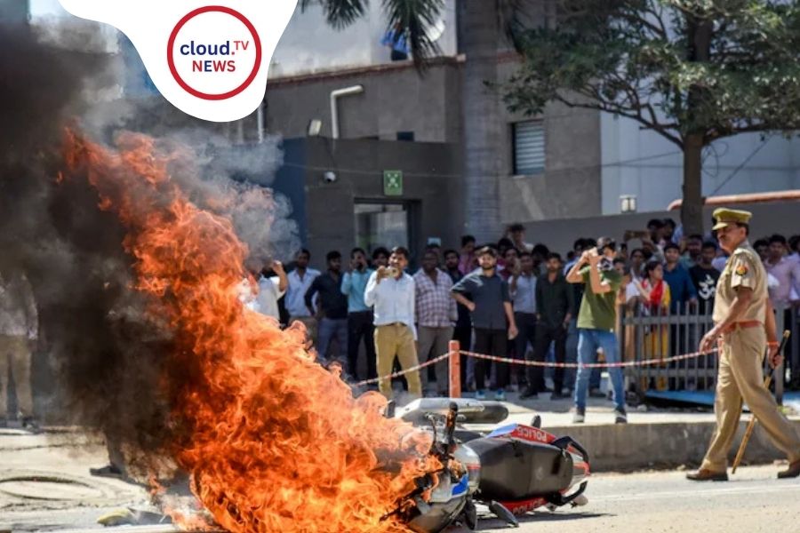 পার্শ্ববর্তী রাজ্য হরিয়ানার তুলনায় কম মজুরি পাওয়া নিয়ে ক্ষোভ, নয়ডায় উত্তাল শ্রমিক বিক্ষোভে বড় সিদ্ধান্ত