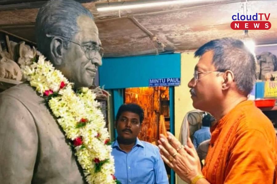 বিশ্বরূপের উদ্যোগে কুমারটুলিতে তৈরি হচ্ছে জগমোহন ডালমিয়ার পূর্ণাবয়ব মূর্তি