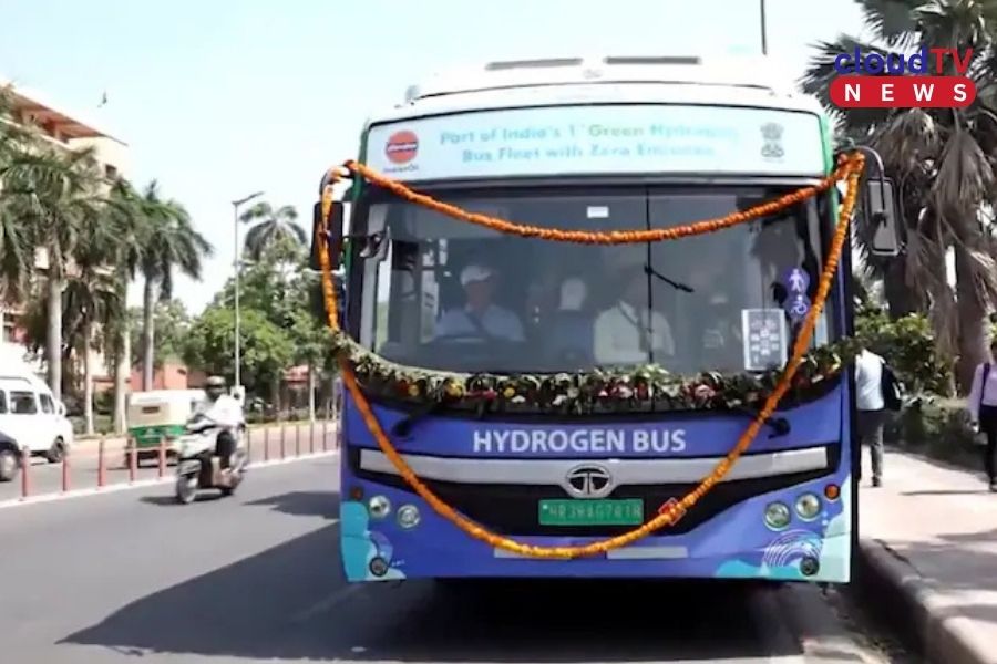 দিল্লিতে প্রথম হাইড্রোজেন বাস, সিএনজি-র থেকেও উন্নত বিকল্প বলে দাবি