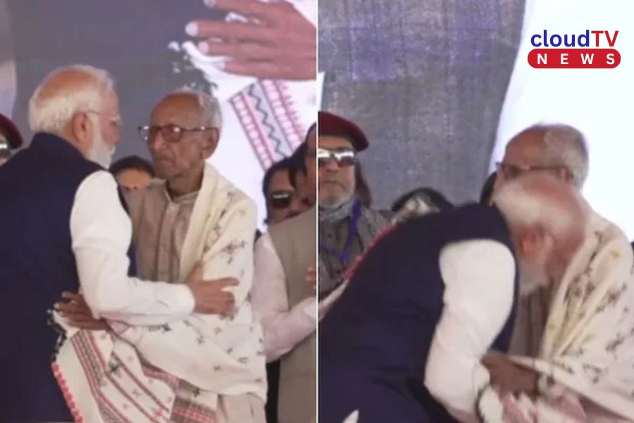 জনসংঘের দিন থেকে বিজেপির সংগঠন, কে এই প্রবীণ নেতা যাঁর পায়ে হাত দিলেন মোদী?