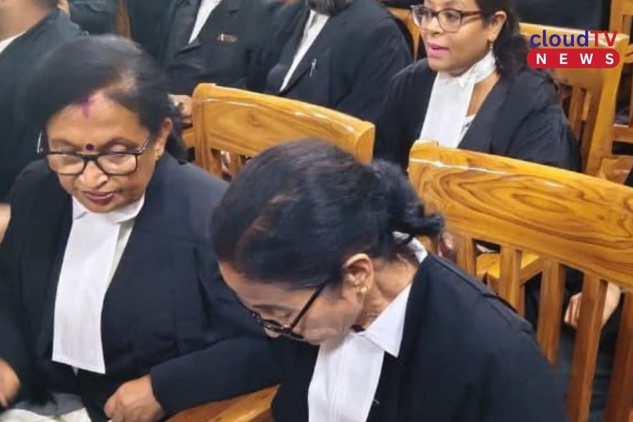 কলকাতা হাই কোর্টে হাজির মমতা বন্দ্যোপাধ্যায়, আইনজীবীর পোশাকে নজর কাড়লেন তৃণমূল নেত্রী