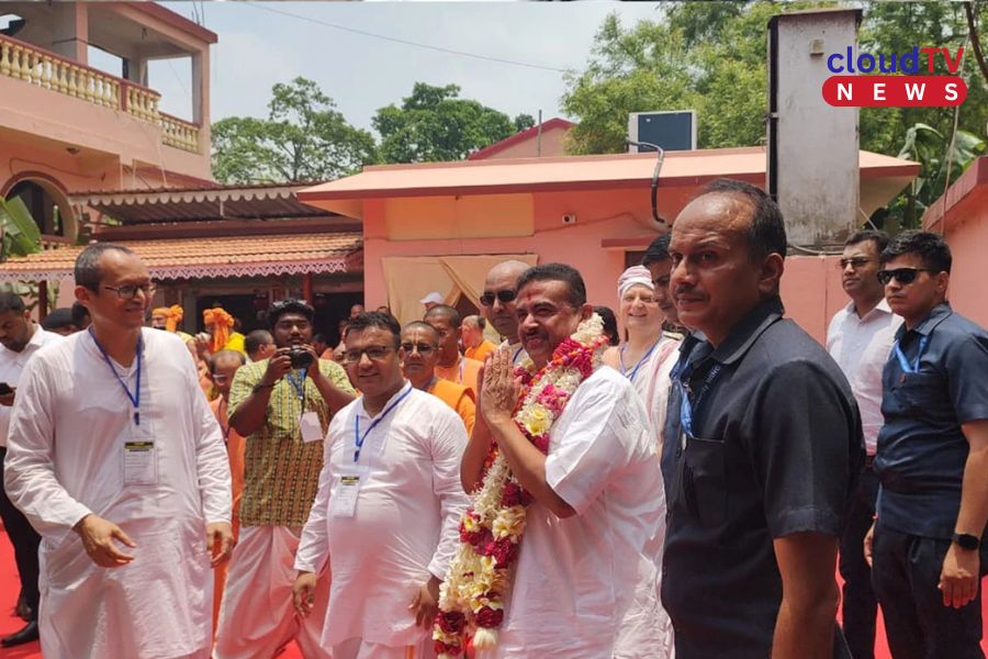 ‘গীতার বাণী গ্রহণ করে বাংলার গৌরব ফেরাতে চাই’, মায়াপুরে আবেগঘন শুভেন্দু