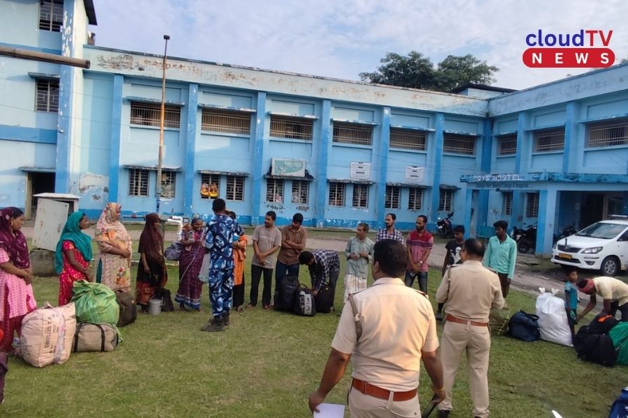 জলপাইগুড়ির হোল্ডিং সেন্টারে ২৬ বাংলাদেশি, কড়া নিরাপত্তায় নজরদারি