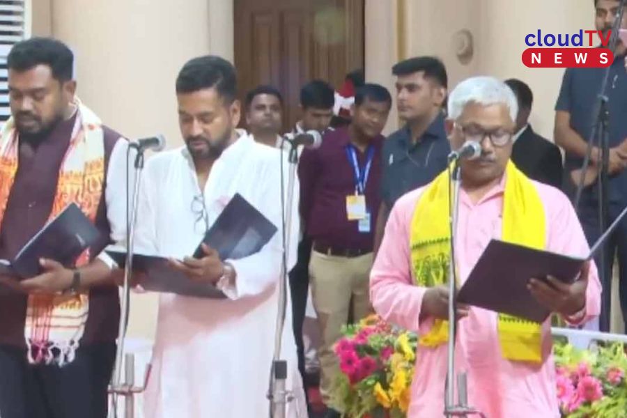 লোকভবনে বড় মন্ত্রিসভা সম্প্রসারণ, শুভেন্দু সরকারের ৩৫ নতুন মন্ত্রীর শপথ, কারা পেলেন সুযোগ?