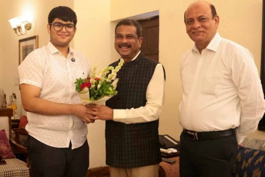 প্রতিবাদে নয়, পড়াশোনাতেই ভরসা! NEET টপার পাংশুল বানসালের মন্তব্যে দেশজুড়ে বিতর্ক