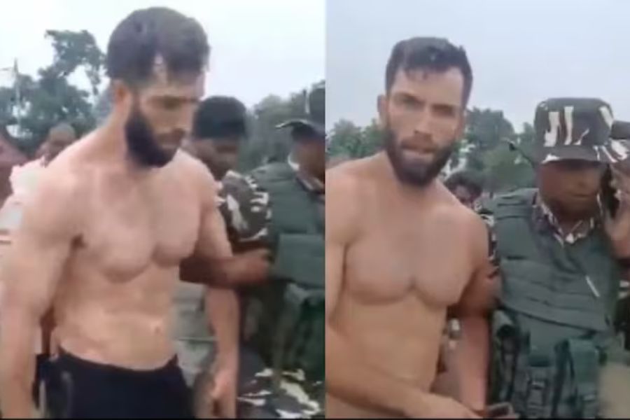 পাসপোর্ট ছাড়াই নেপাল সীমান্তে ধরা পড়ল  মার্কিন নাগরিক, নিজেকে প্রাক্তন মার্কিন নৌবাহিনীর কর্মকর্তা দাবি
