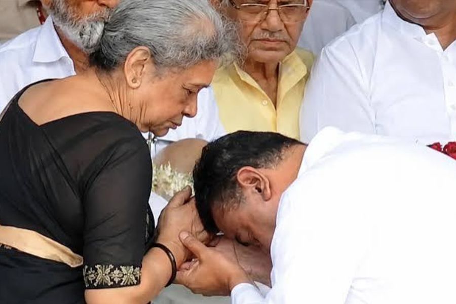 বুদ্ধদেব ভট্টাচার্যের স্ত্রী মীরা ভট্টাচার্যের নিরাপত্তা ফিরিয়ে দিল পশ্চিমবঙ্গ সরকার, সিদ্ধান্ত ঘিরে রাজনৈতিক আলোচনা