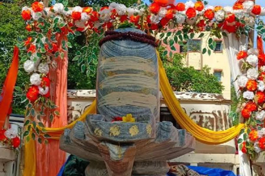 মালদহের আদিনায় আদিনাথ শিবপুজোয় ভক্তদের ঢল, কড়া নিরাপত্তায় রুদ্রাভিষেক ও শিবলিঙ্গ প্রতিষ্ঠা