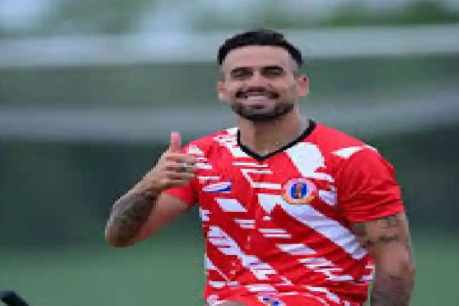 কলকাতায় পা রাখলেন ইস্টবেঙ্গলের নতুন স্প্যানিশ তারকা দানি রামিরেজ, বিমানবন্দরে লাল-হলুদ সমর্থকদের উচ্ছ্বাস