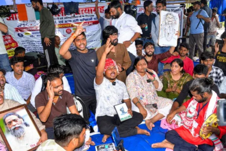 ৯৮ শতাংশ দাবি পূরণ হয়েছে, দাবি সরকারের, মানতে নারাজ পড়ুয়ারা! নিয়োগ দুর্নীতির প্রতিবাদে সোমবার বিধানসভা অভিযান
