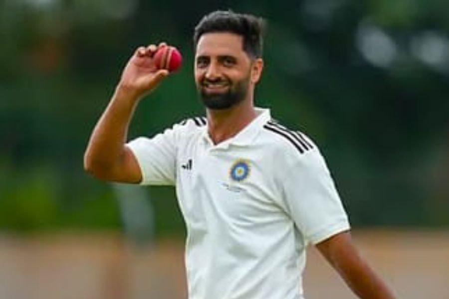 বুমরার চোটে ভারতের টেস্ট দলে আকিব নবি, ইতিহাস গড়লেন জম্মু-কাশ্মীরের তরুণ পেসার
