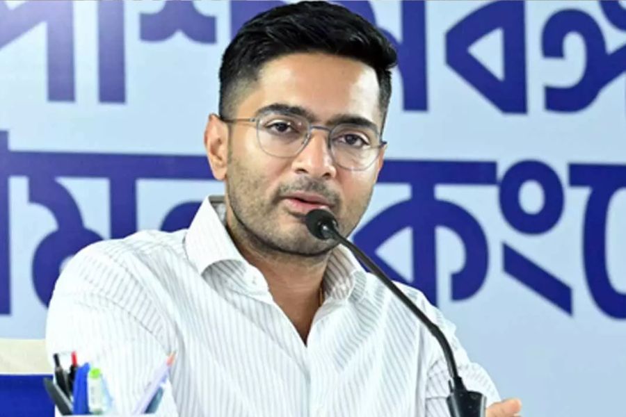 চিকিৎসার জন্য বিদেশযাত্রায় সুপ্রিম সায় অভিষেকের, ‘মামলা রয়েছে বলেই বাধা দেওয়া যায় না’