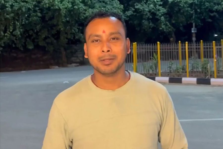 ‘১৫ অগাস্টের মধ্যে উত্তরবঙ্গ ছাড়ুন বাঙালিরা’, তৃণমূল নেতার মন্তব্য ঘিরে ধূপগুড়িতে চাঞ্চল্য