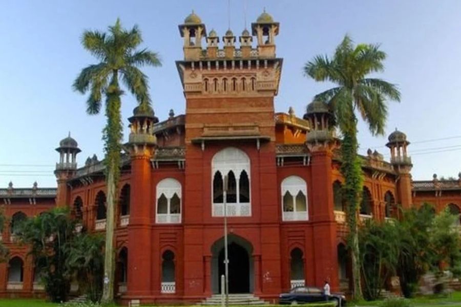 সমকামিতার অভিযোগ ঘিরে ঢাকা বিশ্ববিদ্যালয়ে সংঘর্ষ, মুখোমুখি ছাত্রদল ও ছাত্রশিবির
