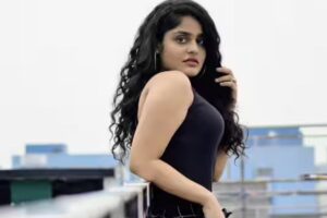 ‘মুসলিমদের থেকেও হিন্দুরাই বেশি বিফ খান!’—বিশ্বজিৎ চক্রবর্তীর পাশে দাঁড়িয়ে বিতর্কে “ঝিলিক”