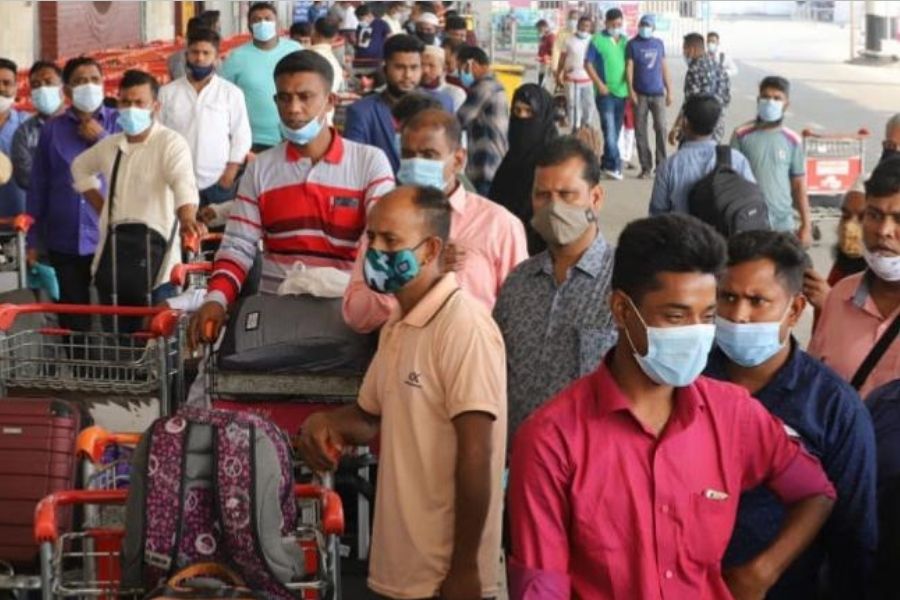 আচমকা ৪ হাজারের বেশি বাংলাদেশির ভিসা বাতিল UAE-র! দেশে এসে আটকে বহু প্রবাসী