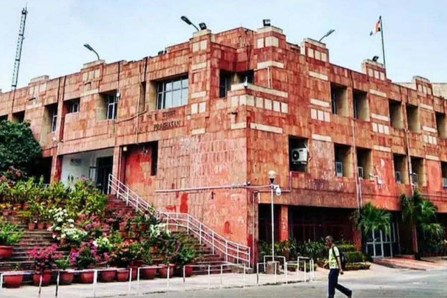 ভাইভায় যৌন সুবিধার বিনিময়ে বাড়তি নম্বরের প্রস্তাব? JNU অধ্যাপকের বিরুদ্ধে ১১ পড়ুয়ার অভিযোগ