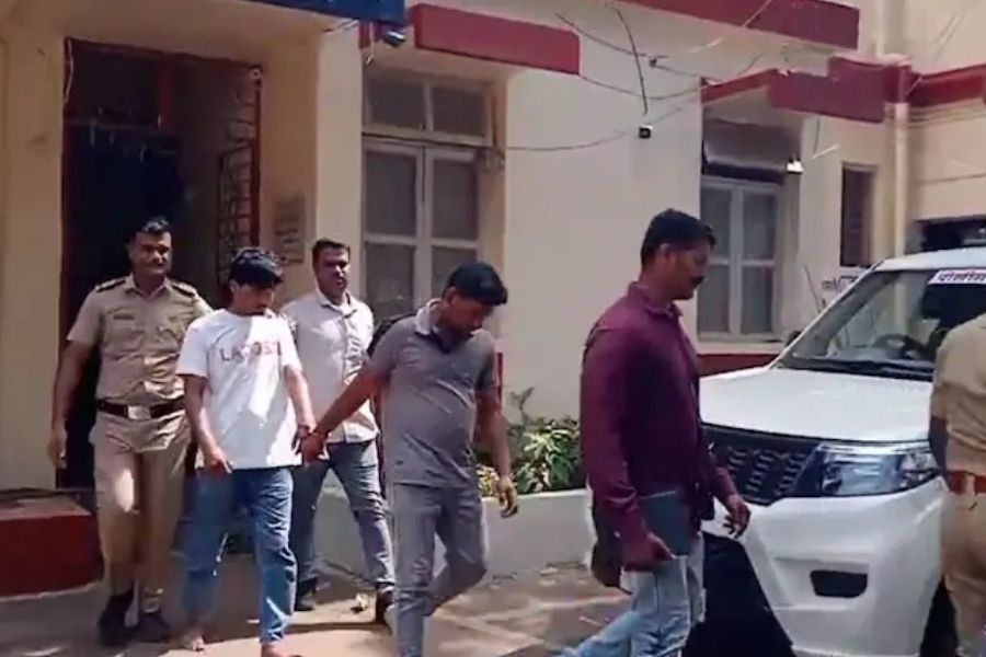 মামার বাড়ির গয়না চুরি করে সেই টাকায় মাহিন্দ্রা থর, গ্রেপ্তার ভাগ্নে