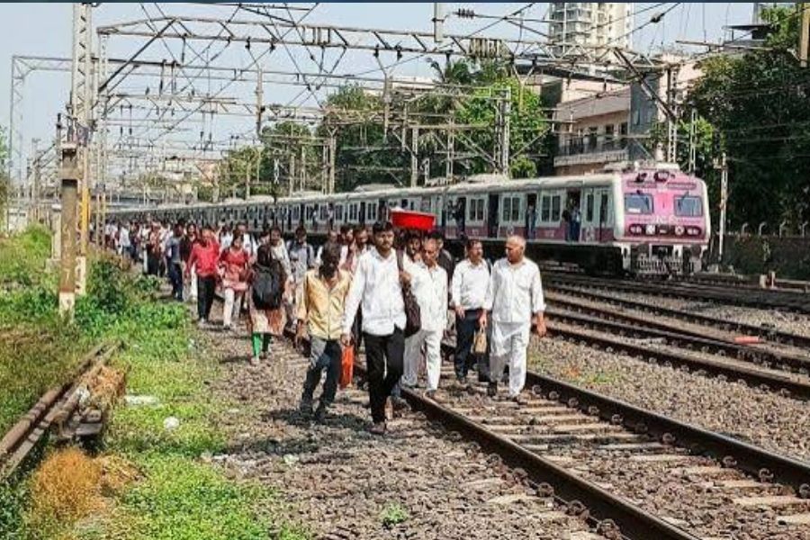 কাঞ্জুরমার্গের কাছে আগুন, পাঁচ ঘণ্টারও বেশি ব্যাহত মুম্বইয়ের লোকাল পরিষেবা