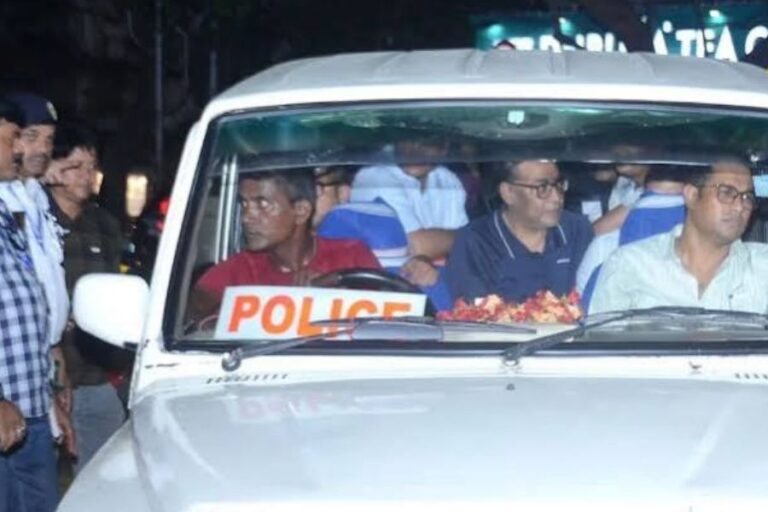 দুর্গাপুজোর পাস বিক্রি ও টেন্ডার অনিয়মের মামলায় গভীর রাত পর্যন্ত জেরা ইন্দ্রনীলকে