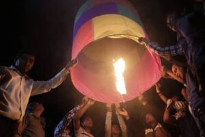 কালীপুজোর আগে ফানুস ও বাজি ব্যবহারে নিয়ম মানার সতর্কতা রাজ্য পুলিশের