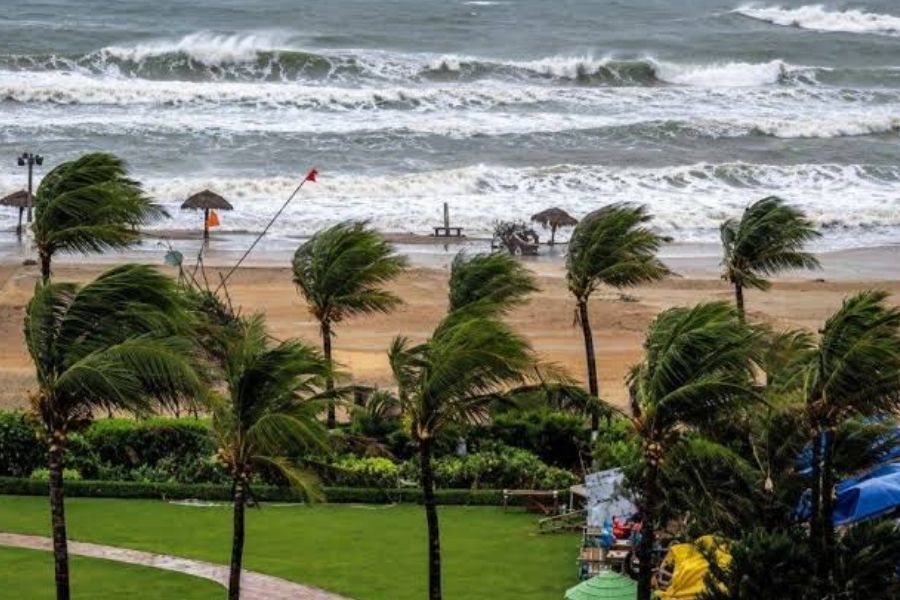বঙ্গোপসাগরে শক্তিশালী ঘূর্ণিঝড় অর্ণব, অন্ধ্র উপকূলে স্থলভাগে আছড়ে পড়ার সতর্কতা